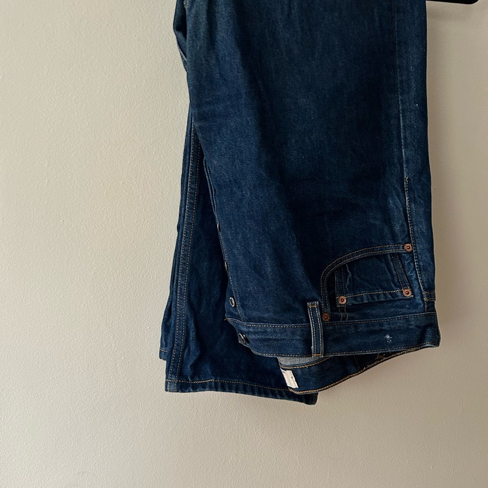 Straight-Leg, Button Fly Levi's 501 - Picture 2 of 5